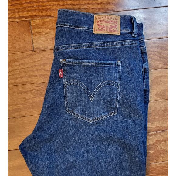 Levi's Jeans Women 10S Short Bootcut Mid Rise Medium Wash Denim - Picture 15 of 16